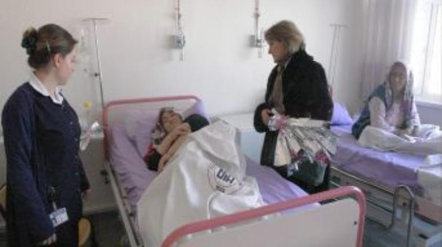 AK Partili kadınlardan hasta ziyareti