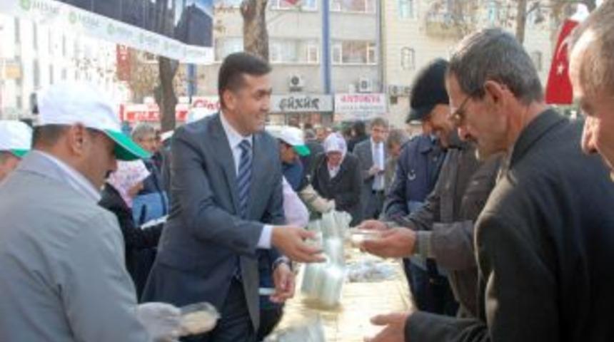 Meram&rsquo;da 25 bin kişiye aşure ikramı