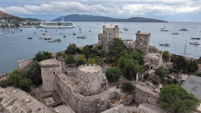 Bodrum'a 2 kruvaziyerle 2 bin 437 turist geldi