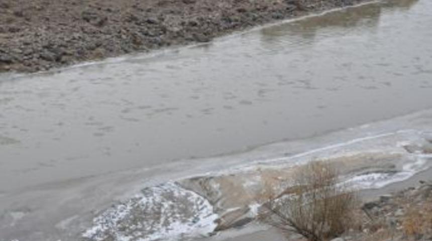 Aras Nehri buz tuttu