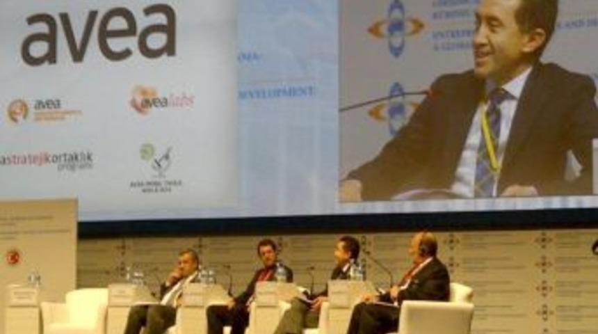 Avea Genel M&uuml;d&uuml;r&uuml;: Van&rsquo;a kuracağımız Kulu&ccedil;ka Merkezi&rsquo;ne 100 başvuru yapıldı