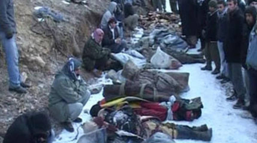 Savaş uçakları sınırda kaçakçıları vurdu