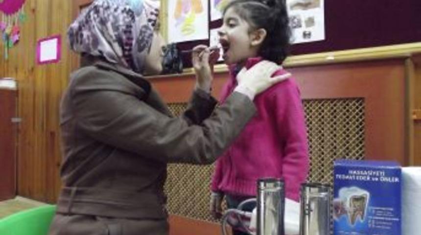 Minikler diş taramasından geçti