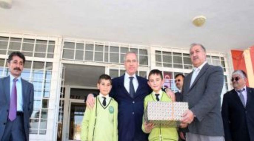 Şakir &Uuml;nver İlk&ouml;ğretim Okulu'ndan bir kamyon dolusu destek