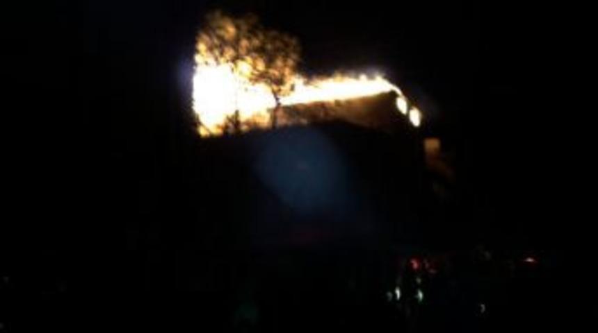 İneg&ouml;lde mobilya imalathanesi yandı: 1 yaralı