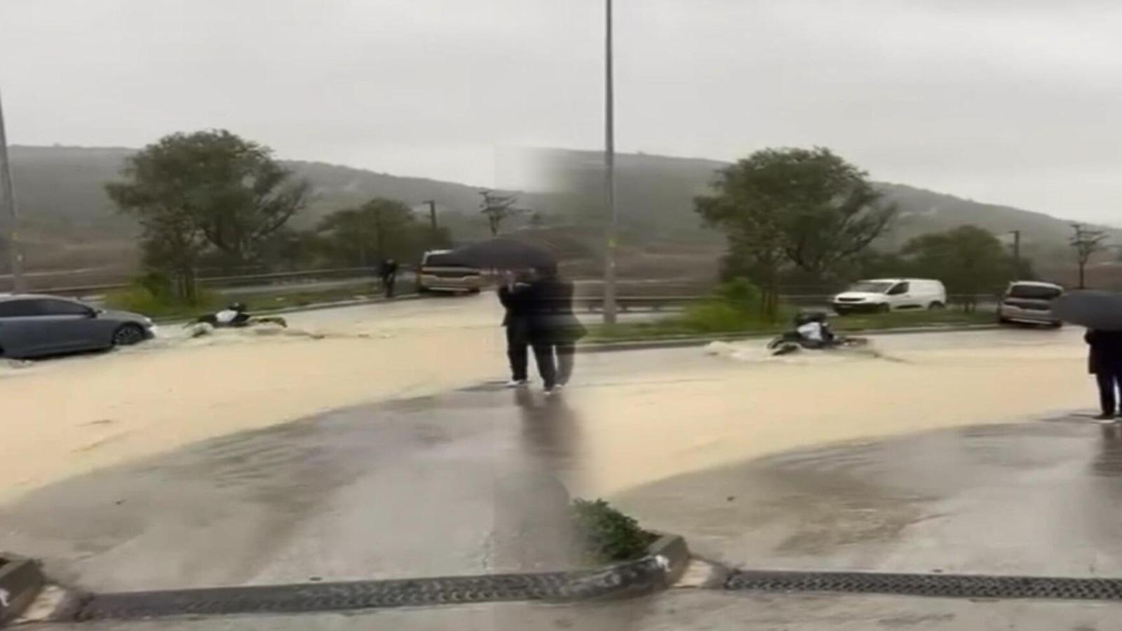 İstanbul'da Sel Mağduru Motosikletli Vatandaşlar Tarafından Kurtarıldı