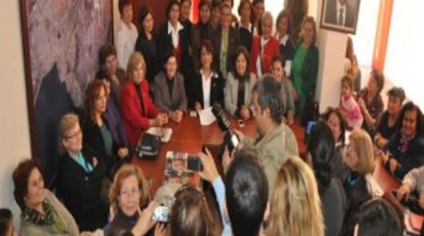 "Siyasette yoksak su&ccedil;lusu t&uuml;m toplumdur"