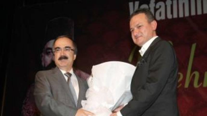 Vali Coş: Mehmet Akif'in idealleri canlı tutulmalı