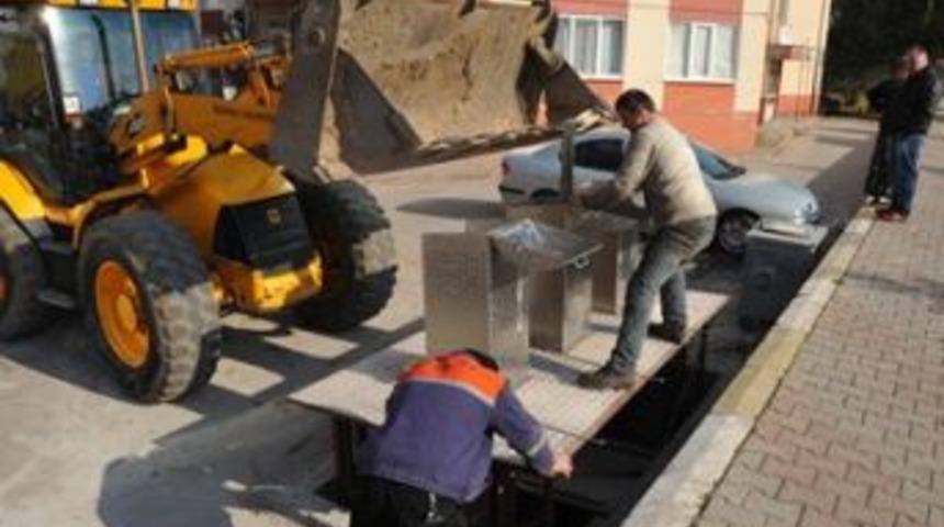 &Ccedil;&ouml;p konteynırları yeraltına iniyor