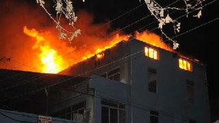 Tinerle oyun, 4 işyerini küle çevirdi