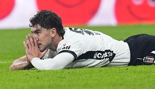 Beşiktaş'ta kritik ma&ccedil; &ouml;ncesi Vlahovic'ten k&ouml;t&uuml; haber!