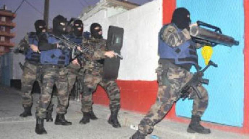 600 polisle 35 adrese uyuşturucu baskını