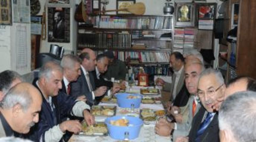 Belediye başkanları muharrem iftarında buluştu