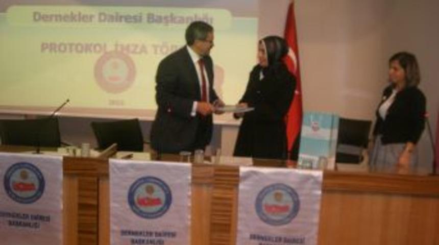 &Ccedil;orum'da 'Bir Kadın Gelişir, Bir &Ccedil;ocuk Değişir, &Ccedil;orum Değişir' projesi