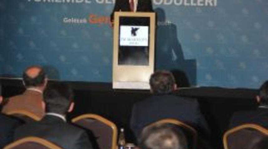 Melih G&ouml;k&ccedil;ek'e 'Turizme Değer Katanlar' &ouml;d&uuml;l&uuml;