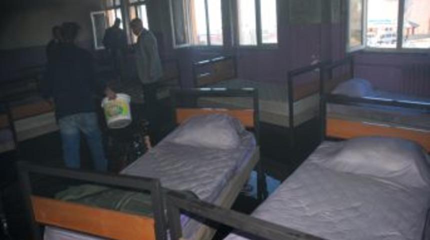 Başkale'de pansiyon yangını