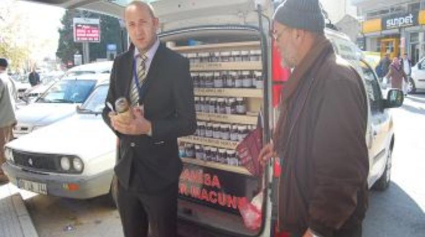 Mesir macununu tanıtmak i&ccedil;in il&ccedil;e il&ccedil;e geziyorlar