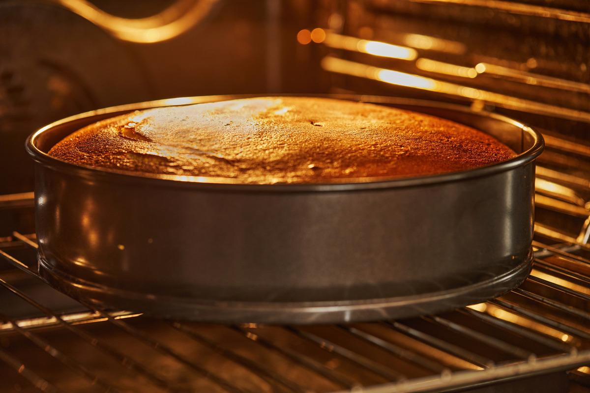 Kekiniz fırında kabarıp sonra neden sönüyor? Sebebi olabilecek 6 hata 1