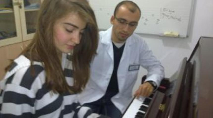 Sanatsal &ccedil;alışmalarla gelen başarı