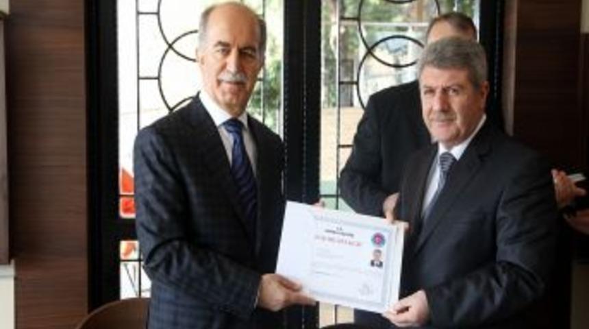 Bursa Valisi, &ouml;zel eğitim g&ouml;n&uuml;ll&uuml;lerine başarı belgesi verdi
