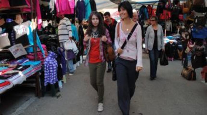 Yılbaşı &ouml;ncesi turist hareketliliği esnafın y&uuml;z&uuml;n&uuml; g&uuml;ld&uuml;rd&uuml;