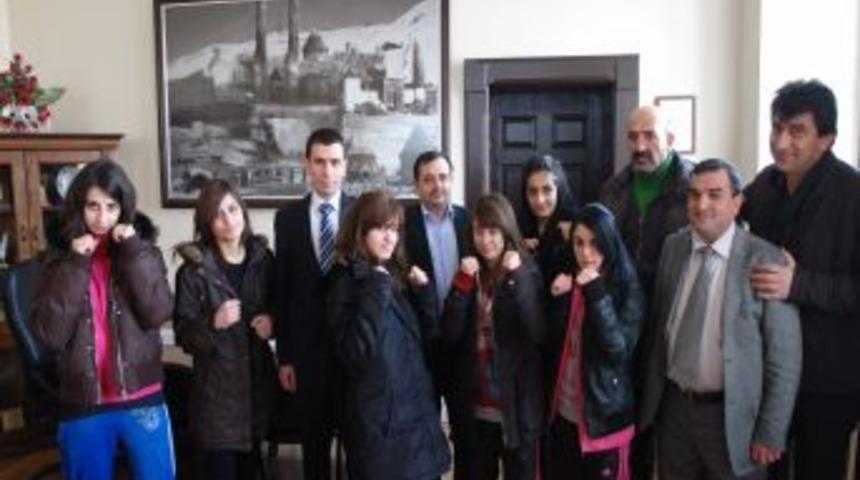 Altın kızlar, madalya i&ccedil;in yola &ccedil;ıktı