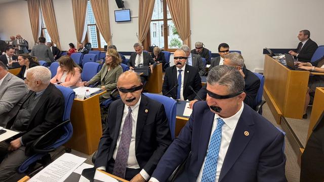 Yeni Partili vekillerin bantlı protestosu tartışma yarattı! Şule Aydın: "Kimin aklına geldiyse tebrik ediyorum"