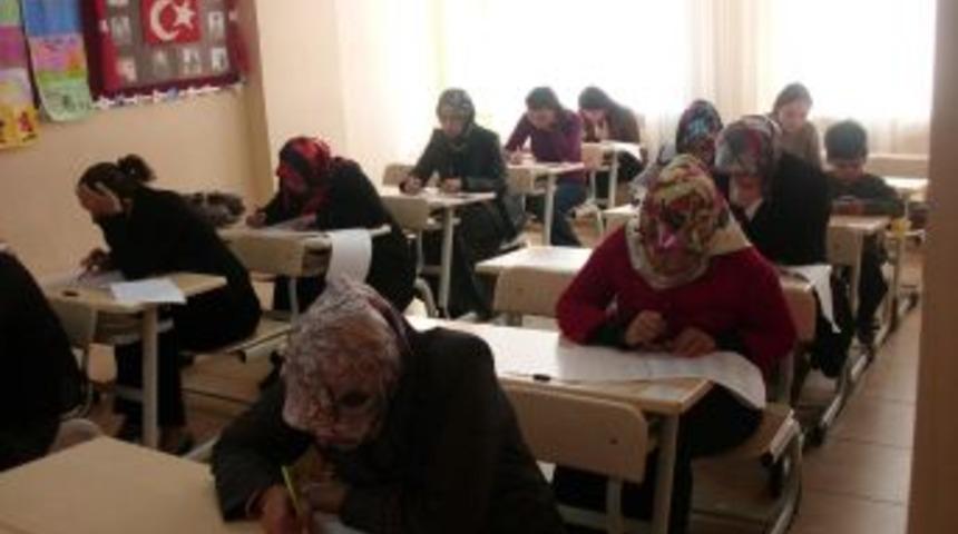 Hem &ouml;ğrencileri hem de velileri geleceğe hazırlıyorlar