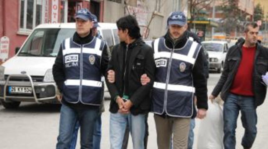 Tommy, esrarı buldu, uyuştrucu tacirlerinin yılbaşı planları suya d&uuml;şt&uuml;