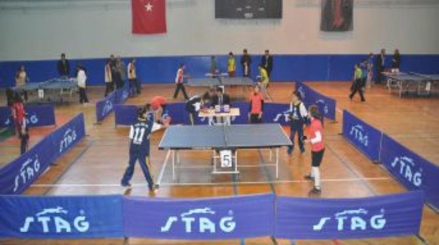 Okullar arası masa tenisi turnuvası başladı