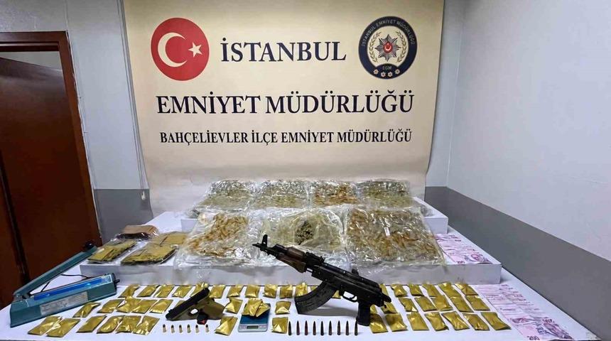 Başakşehir&rsquo;de uyuşturucu operasyonunda AK-47 ele ge&ccedil;irildi