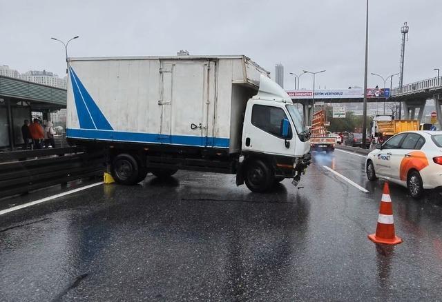 E-5’te trafiği kilitleyen kaza