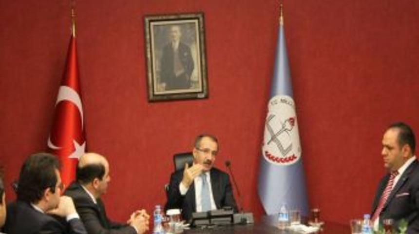 Bakan Din&ccedil;er: Okul kantinlerinde doğal &uuml;r&uuml;nler yedirmek istiyoruz