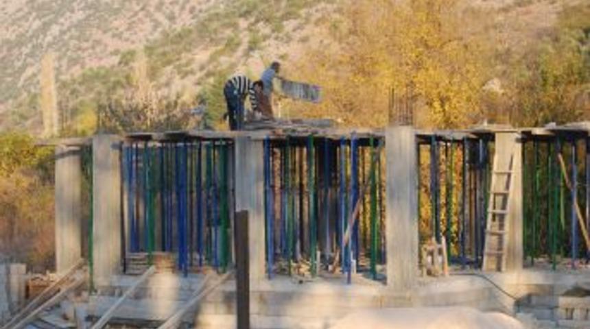 Kozan'da hayvan barınağı yaptırılıyor