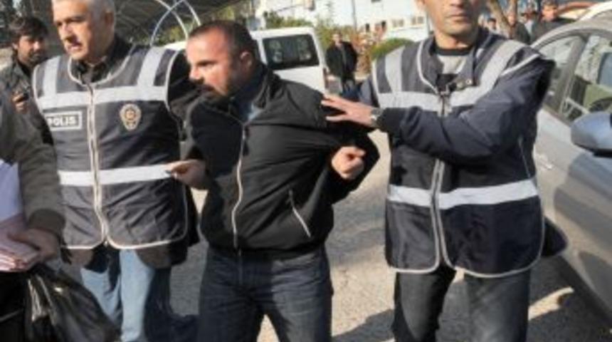 Hırsızlık yapmak isterken g&uuml;venliğe yakalandılar