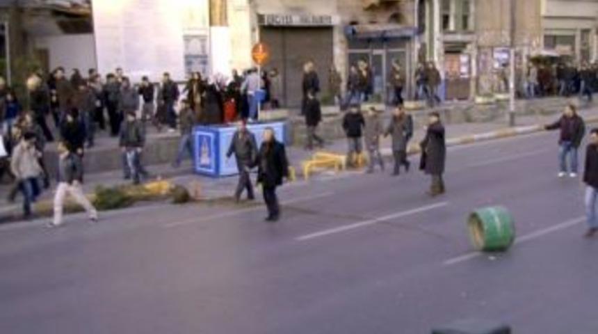 BDP eyleminde Taksim&rsquo;i savaş alanına &ccedil;evirdiler