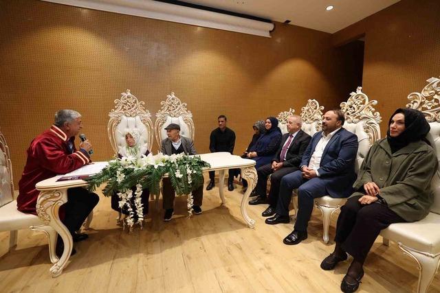 86’sında damat, 72’sinde gelin oldu 1