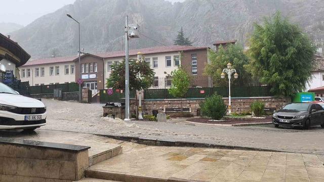 Tokat&rsquo;ta kuvvetli sağanak yağış etkili oldu 3
