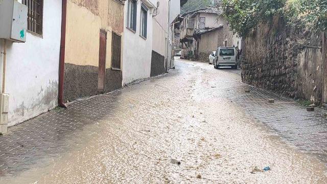 Tokat’ta kuvvetli sağanak yağış etkili oldu