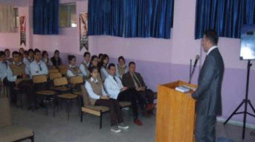 Lise &ouml;ğrencilerine 'ter&ouml;r' konferansı verildi