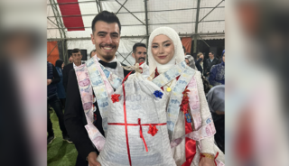 D&uuml;ğ&uuml;nde şaşırtan s&uuml;rpriz! Takı t&ouml;renine damga vurdu