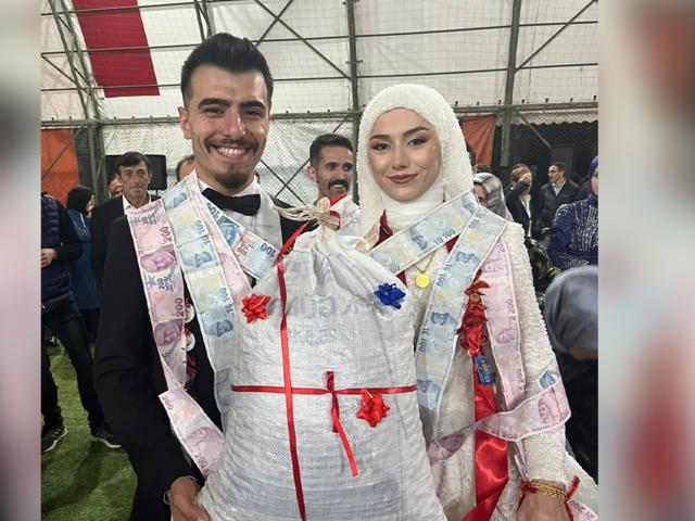 D&uuml;ğ&uuml;nde şaşırtan s&uuml;rpriz! Takı t&ouml;renine damga vurdu