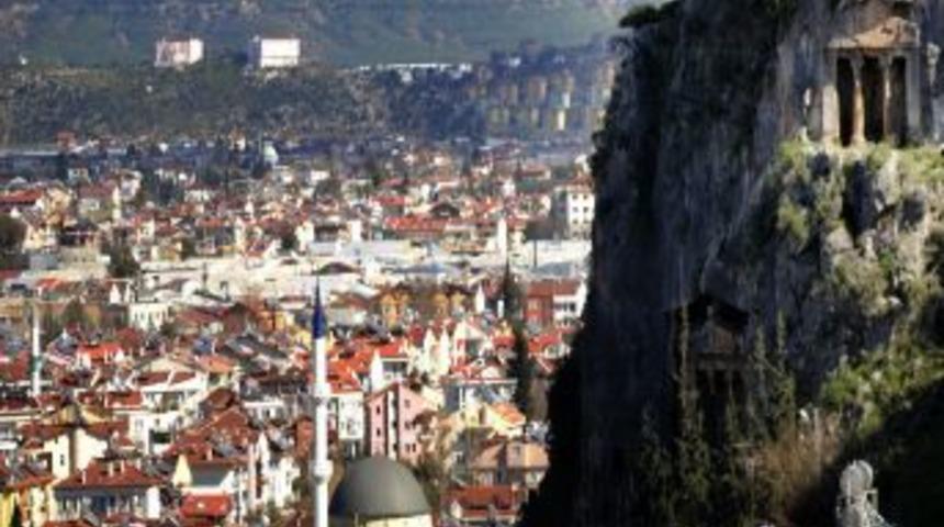 Fethiyeliler, jeofizik&ccedil;i Ercan'a tepki g&ouml;sterdi