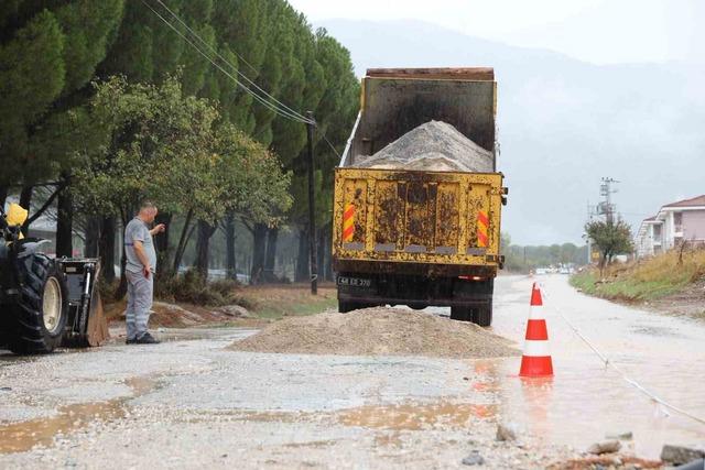 Sağanak yağışa karşı Menteşe’de kesintisiz mesai 1