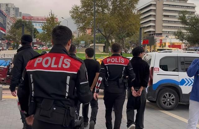 Kız meselesi y&uuml;z&uuml;nden ortalık meydan muharebesine d&ouml;nd&uuml; 1