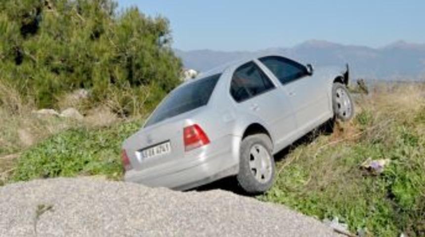 Virajı alamayan s&uuml;r&uuml;c&uuml; mıcıra daldı