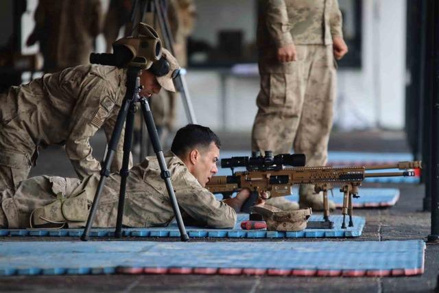 Keskin nişancılar Boran-8’de nefes kesti