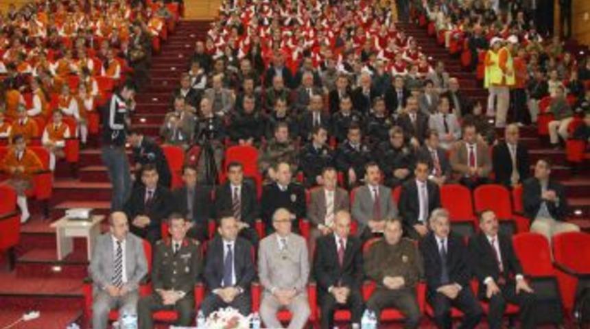 G&ouml;n&uuml;ll&uuml; okul ge&ccedil;idi g&ouml;revlisi &ouml;ğretmen ve &ouml;ğrencilere belge