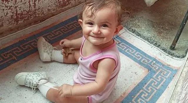Otomobilin &ccedil;arptığı 2 yaşındaki Melis, son yolculuğuna uğurlandı 1