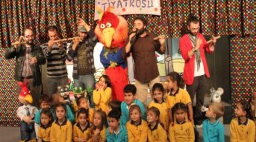 Papi ile &ccedil;ocuklara saygı ve iyiliği &ouml;ğretecek